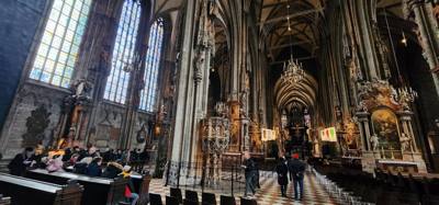 Walking in Vienna/St Stephen's Cathedral.