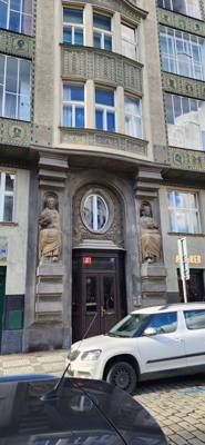 A walk across one of the bridges, through the old Jewish quarter ending at the Astronomical Clock Tower in the Prague to