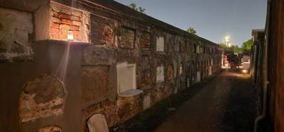 We took a night time tour of St Louis Cemetery No 1.  Pretty creepy and interesting.  The big pyramid is actually Nichol