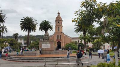 So today was a planned trip to Otavalo which is the largest outdoor market in South America. On the way we saw some vol