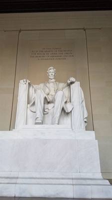 Everybody wants to hang out with Abe.  Tons of people here comparatively speaking with the other monuments in the area.