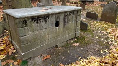 The last stop on the first day of touring Philadelphia, we visited Christ Church and its burial grounds that were establ